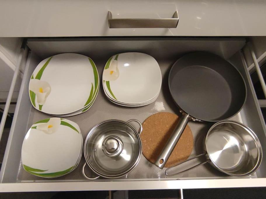 Neu Sanierte 2-zimmer *